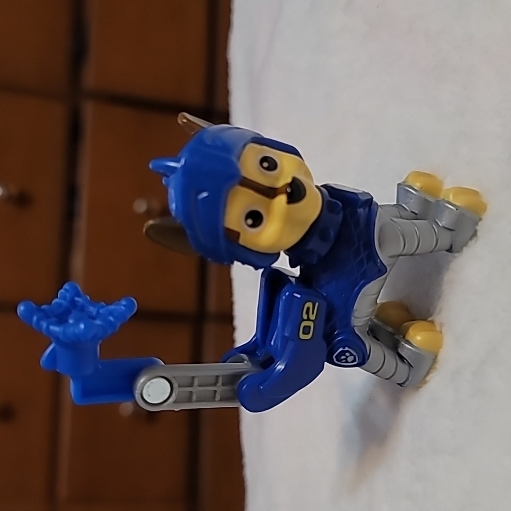 PAW PATROL CHASE Extendable Arm on Back ACTION FIGURE